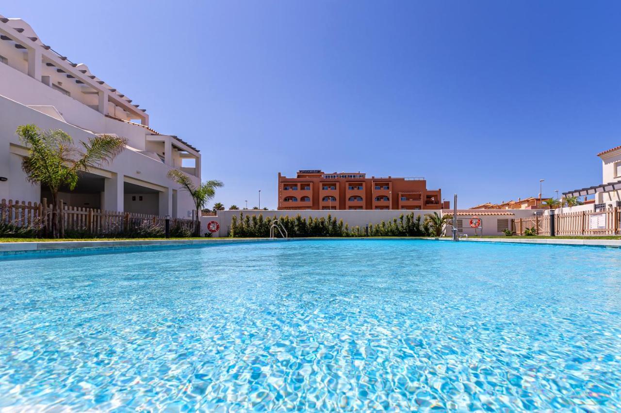 Near Beach, Cosy Terrace, Pool & Fibre Wifi *
