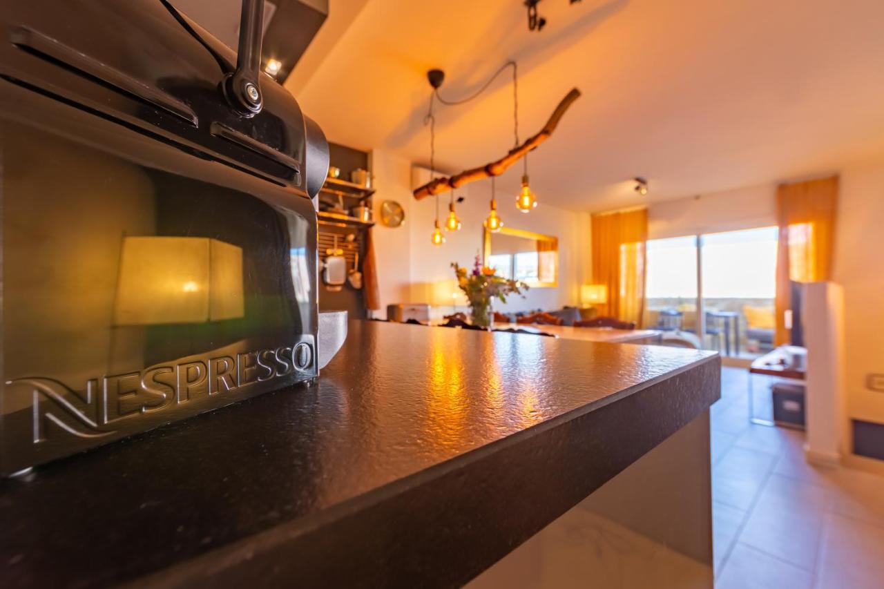 Near Beach, Cosy Terrace, Pool & Fibre Wifi Apartment