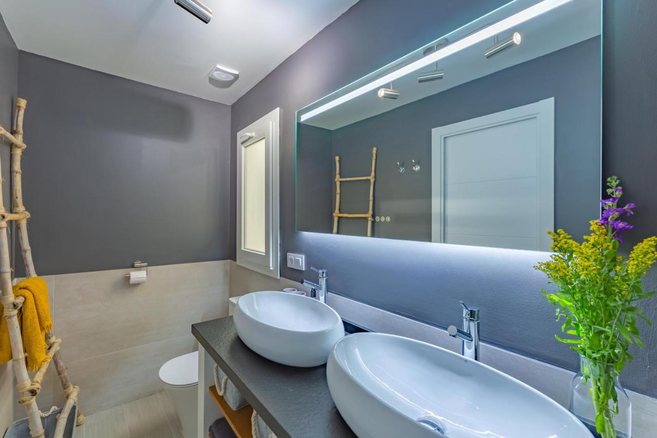 Near Beach, Cosy Terrace, Pool & Fibre Wifi Apartment