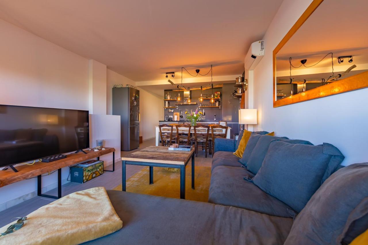 Near Beach, Cosy Terrace, Pool & Fibre Wifi Apartment *