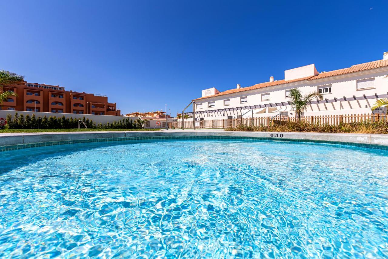 Near Beach, Cosy Terrace, Pool & Fibre Wifi *